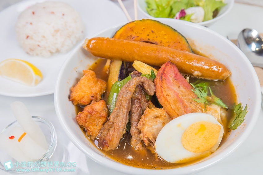 [台北美食]北海道湯咖哩Suage台灣二號店/3款湯底10種主菜290元起/含10種蔬菜還附沙拉和漬菜/獨家限定蝦湯咖哩