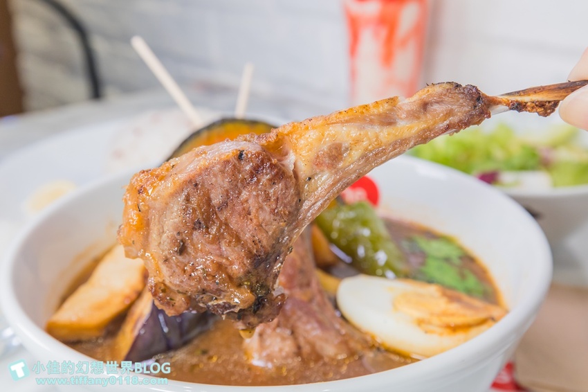 [台北美食]北海道湯咖哩Suage台灣二號店/3款湯底10種主菜290元起/含10種蔬菜還附沙拉和漬菜/獨家限定蝦湯咖哩