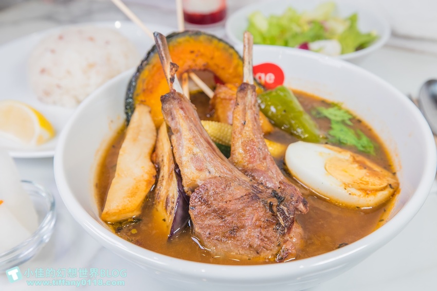 [台北美食]北海道湯咖哩Suage台灣二號店/3款湯底10種主菜290元起/含10種蔬菜還附沙拉和漬菜/獨家限定蝦湯咖哩