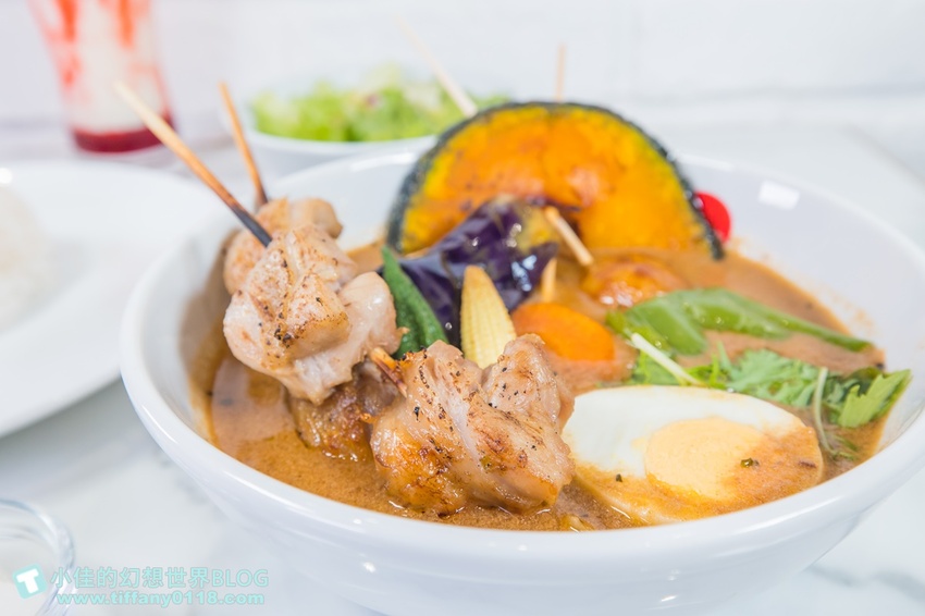 [台北美食]北海道湯咖哩Suage台灣二號店/3款湯底10種主菜290元起/含10種蔬菜還附沙拉和漬菜/獨家限定蝦湯咖哩