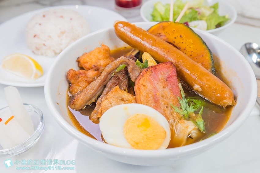 [台北美食]北海道湯咖哩Suage台灣二號店/3款湯底10種主菜290元起/含10種蔬菜還附沙拉和漬菜/獨家限定蝦湯咖哩