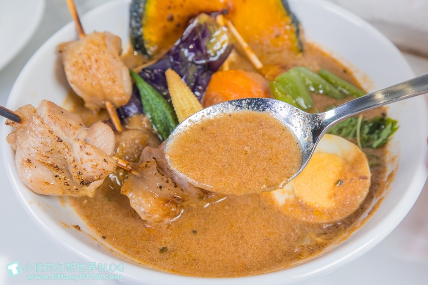 [台北美食]北海道湯咖哩Suage台灣二號店/3款湯底10種主菜290元起/含10種蔬菜還附沙拉和漬菜/獨家限定蝦湯咖哩