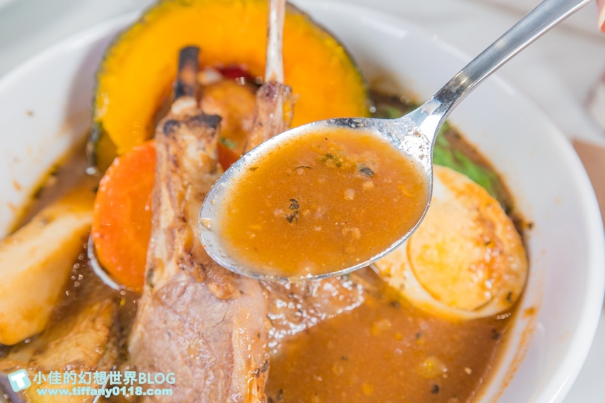 [台北美食]北海道湯咖哩Suage台灣二號店/3款湯底10種主菜290元起/含10種蔬菜還附沙拉和漬菜/獨家限定蝦湯咖哩