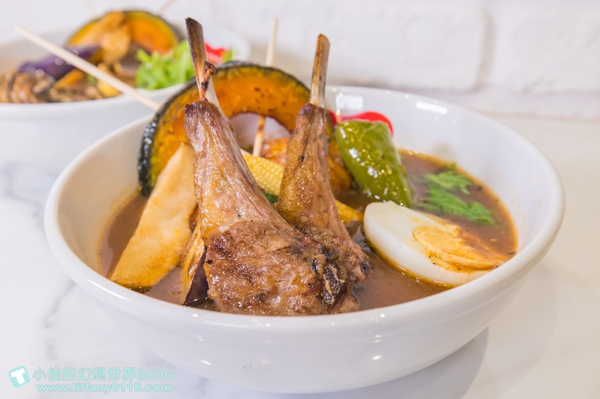 [台北美食]北海道湯咖哩Suage台灣二號店/3款湯底10種主菜290元起/含10種蔬菜還附沙拉和漬菜/獨家限定蝦湯咖哩