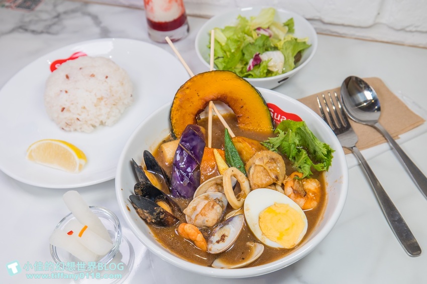 [台北美食]北海道湯咖哩Suage台灣二號店/3款湯底10種主菜290元起/含10種蔬菜還附沙拉和漬菜/獨家限定蝦湯咖哩