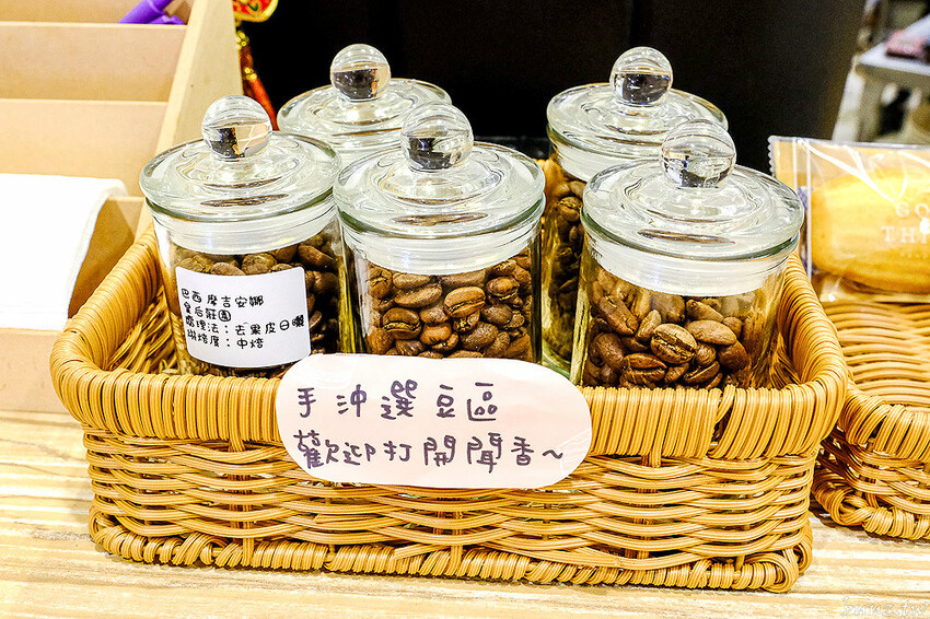 芒果布丁寶盒閃耀光芒，小鍋甜點咖啡芒果季，楊枝甘露甜品也變成裸蛋糕甜點！