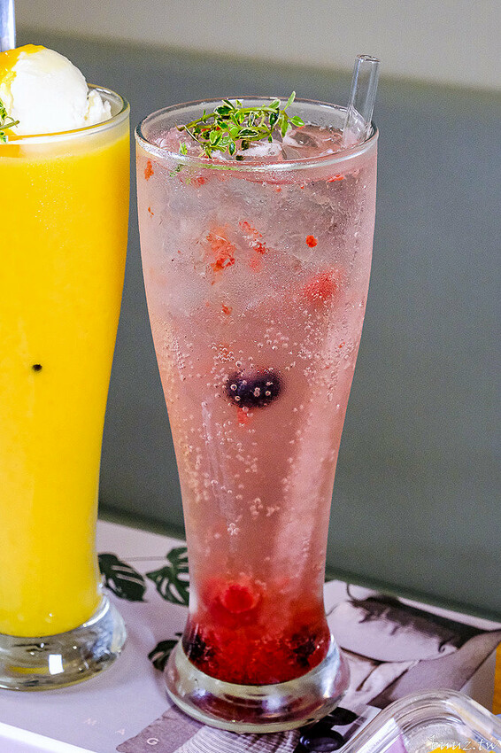 芒果布丁寶盒閃耀光芒，小鍋甜點咖啡芒果季，楊枝甘露甜品也變成裸蛋糕甜點！