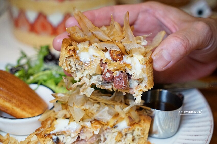 草莓控要暴動囉！夢幻草莓甜品這家非吃不可，浮誇三層整顆草莓蛋糕、草莓寶盒、絕對令人淪陷的戀愛滋味！