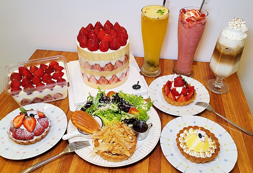 草莓控要暴動囉！夢幻草莓甜品這家非吃不可，浮誇三層整顆草莓蛋糕、草莓寶盒、絕對令人淪陷的戀愛滋味！