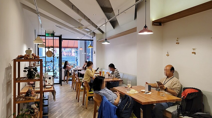 草莓控要暴動囉！夢幻草莓甜品這家非吃不可，浮誇三層整顆草莓蛋糕、草莓寶盒、絕對令人淪陷的戀愛滋味！