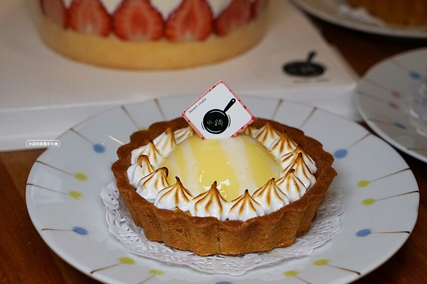 草莓控要暴動囉！夢幻草莓甜品這家非吃不可，浮誇三層整顆草莓蛋糕、草莓寶盒、絕對令人淪陷的戀愛滋味！