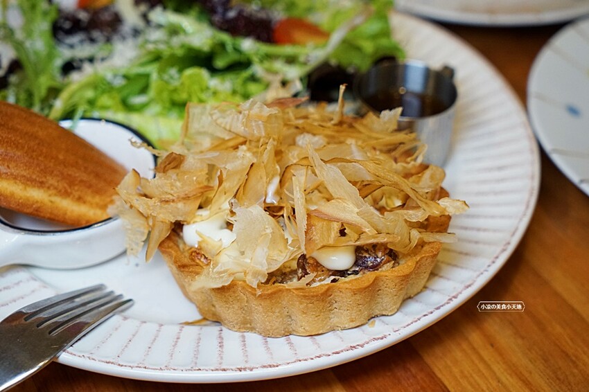 草莓控要暴動囉！夢幻草莓甜品這家非吃不可，浮誇三層整顆草莓蛋糕、草莓寶盒、絕對令人淪陷的戀愛滋味！