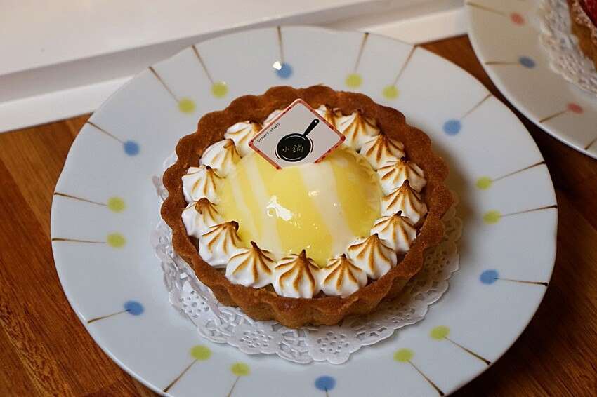 草莓控要暴動囉！夢幻草莓甜品這家非吃不可，浮誇三層整顆草莓蛋糕、草莓寶盒、絕對令人淪陷的戀愛滋味！