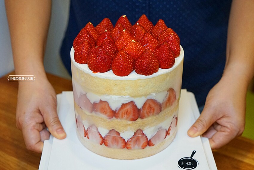 草莓控要暴動囉！夢幻草莓甜品這家非吃不可，浮誇三層整顆草莓蛋糕、草莓寶盒、絕對令人淪陷的戀愛滋味！