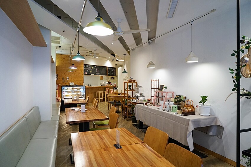 草莓控要暴動囉！夢幻草莓甜品這家非吃不可，浮誇三層整顆草莓蛋糕、草莓寶盒、絕對令人淪陷的戀愛滋味！