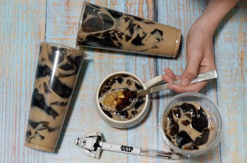 無名飲料店。台中超夯排隊人氣飲料店只賣阿嬤怕你餓,豐富嚼感配料滑嫩Q彈,一杯就飽晚來買不到! - 🍎 蘋果話日常🍎