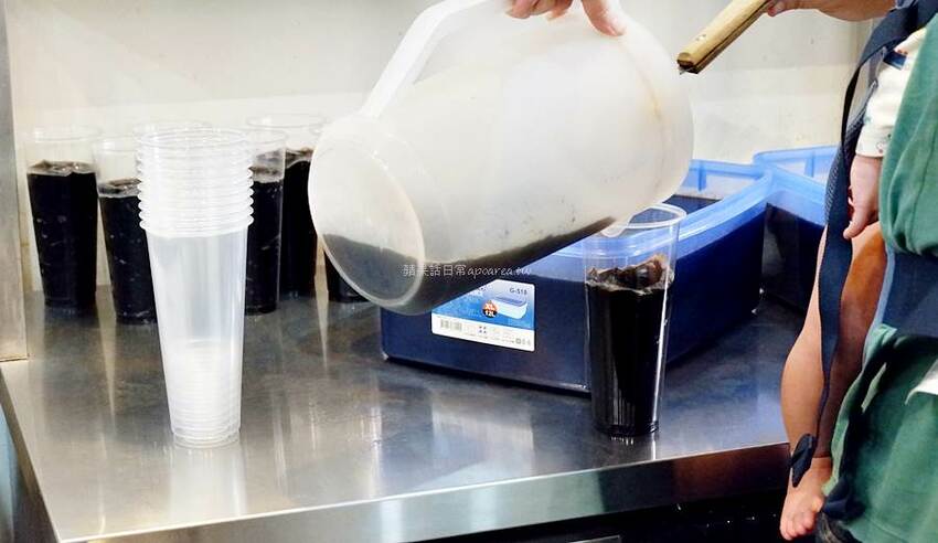 無名飲料店。台中超夯排隊人氣飲料店只賣阿嬤怕你餓,豐富嚼感配料滑嫩Q彈,一杯就飽晚來買不到! - 🍎 蘋果話日常🍎