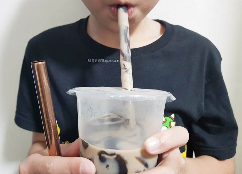 無名飲料店。台中超夯排隊人氣飲料店只賣阿嬤怕你餓,豐富嚼感配料滑嫩Q彈,一杯就飽晚來買不到! - 🍎 蘋果話日常🍎