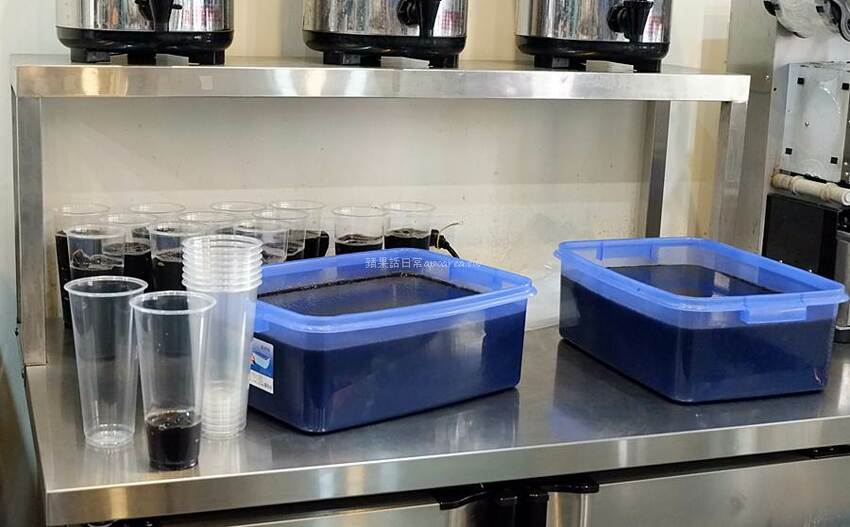 無名飲料店。台中超夯排隊人氣飲料店只賣阿嬤怕你餓,豐富嚼感配料滑嫩Q彈,一杯就飽晚來買不到! - 🍎 蘋果話日常🍎