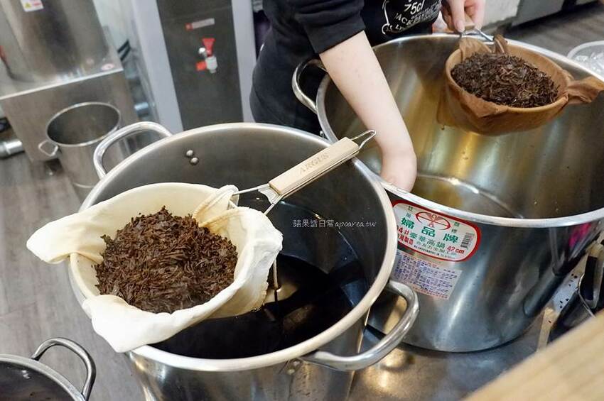 無名飲料店。台中超夯排隊人氣飲料店只賣阿嬤怕你餓,豐富嚼感配料滑嫩Q彈,一杯就飽晚來買不到! - 🍎 蘋果話日常🍎