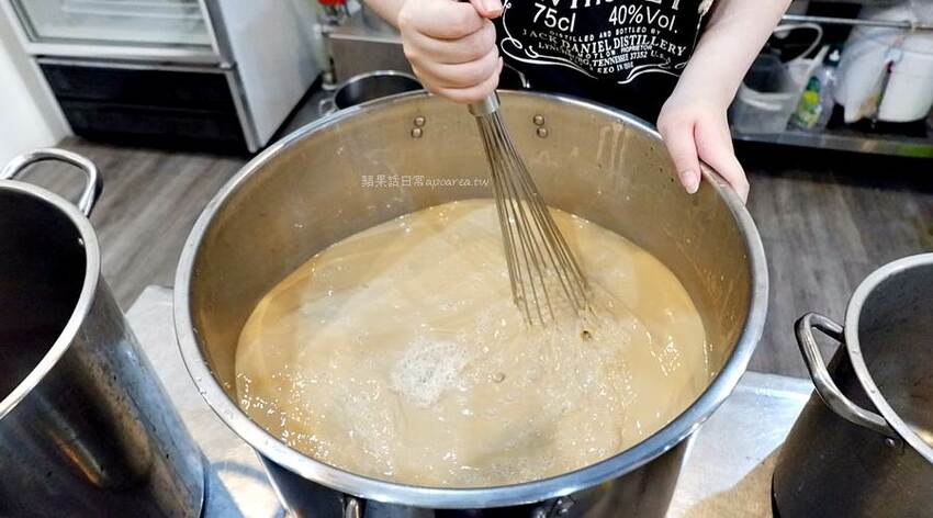 無名飲料店。台中超夯排隊人氣飲料店只賣阿嬤怕你餓,豐富嚼感配料滑嫩Q彈,一杯就飽晚來買不到! - 🍎 蘋果話日常🍎