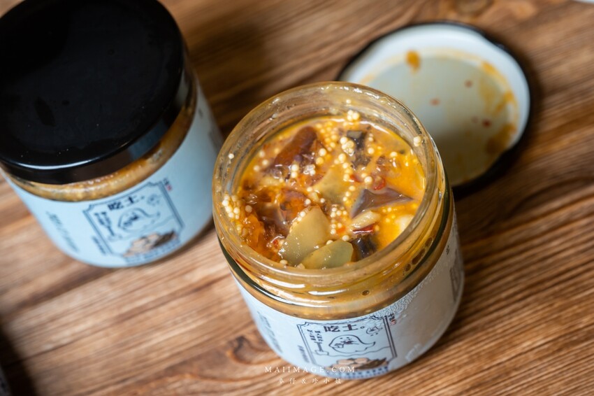 台中團購美食｜你吃土了嗎？幽靈吃土醬家家必備，台中超火排隊名店幽靈鮭貝醬全新產品。文末有官網購買連結