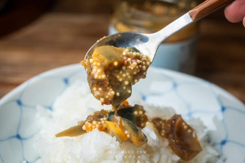 台中團購美食｜你吃土了嗎？幽靈吃土醬家家必備，台中超火排隊名店幽靈鮭貝醬全新產品。文末有官網購買連結