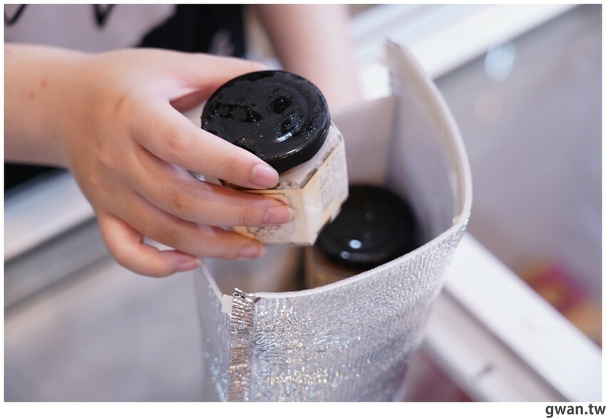 全台首間鮭貝醬實體店在這裡！獨家推出幽靈保冷袋，一次買三罐最划算～