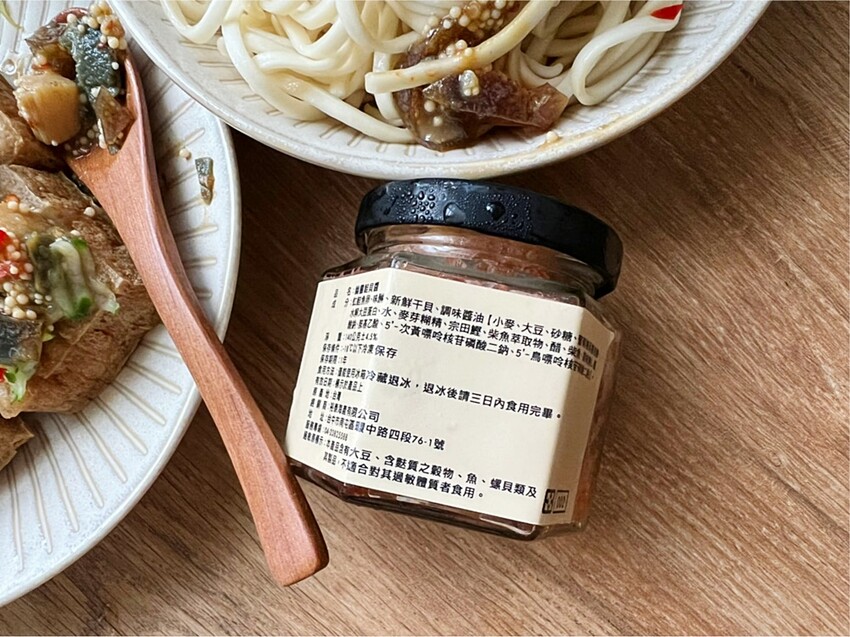 你今年吃土了嗎？2022全新人氣必買伴手禮，全台少見皮蛋＋飛魚卵＋干貝，鹹香開胃辣香誘人一吃就上癮！！中秋送禮自用兩相宜！