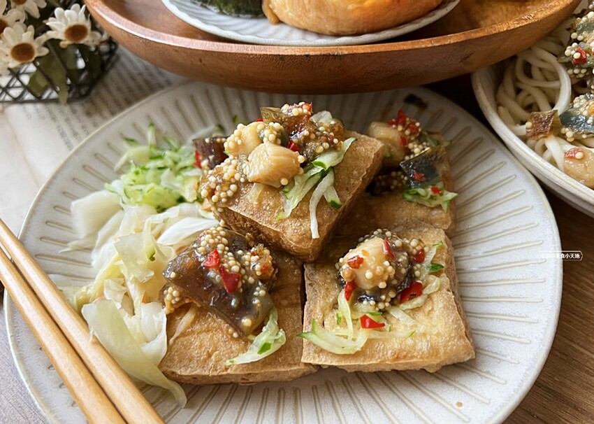 你今年吃土了嗎？2022全新人氣必買伴手禮，全台少見皮蛋＋飛魚卵＋干貝，鹹香開胃辣香誘人一吃就上癮！！中秋送禮自用兩相宜！