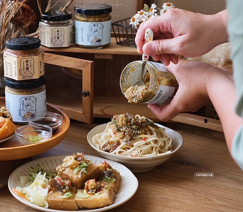 你今年吃土了嗎？2022全新人氣必買伴手禮，全台少見皮蛋＋飛魚卵＋干貝，鹹香開胃辣香誘人一吃就上癮！！中秋送禮自用兩相宜！