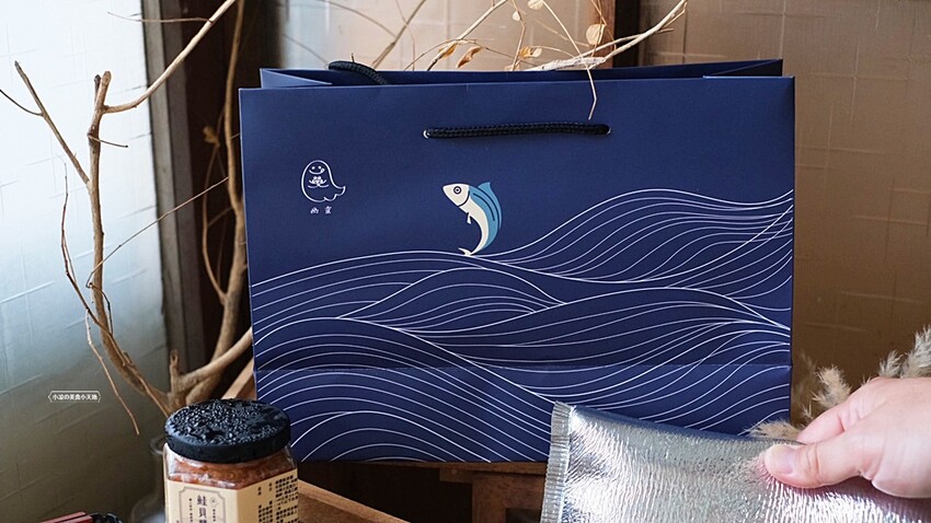 你今年吃土了嗎？2022全新人氣必買伴手禮，全台少見皮蛋＋飛魚卵＋干貝，鹹香開胃辣香誘人一吃就上癮！！中秋送禮自用兩相宜！