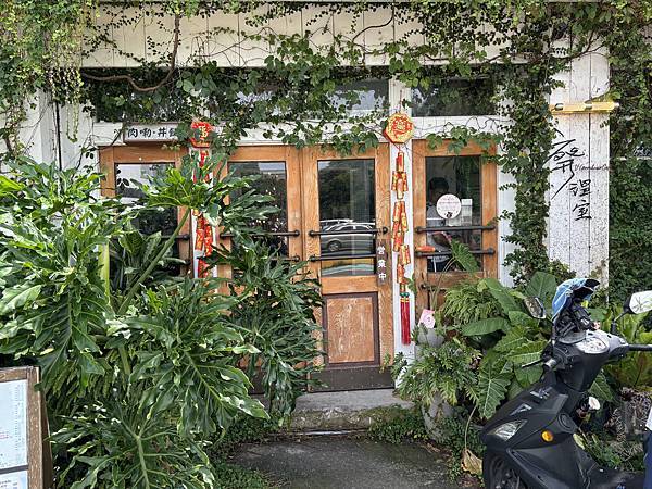 《嘉義❤️東區》廢溫室Greenhouse café，真的是