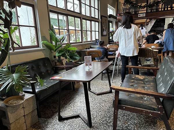 《嘉義❤️東區》廢溫室Greenhouse café，真的是