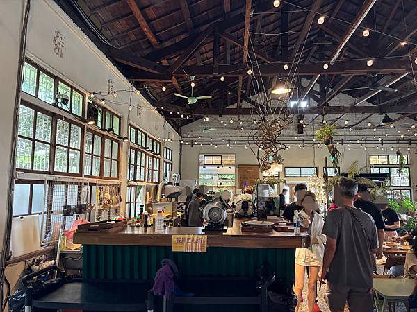 《嘉義❤️東區》廢溫室Greenhouse café，真的是