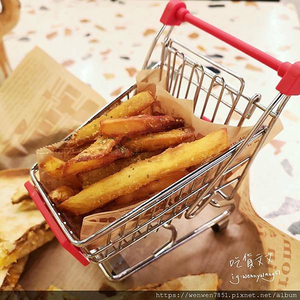 21-10-28-10-40-54-427_deco.jpg 21-10-28-10-40-54-427_deco.jpg