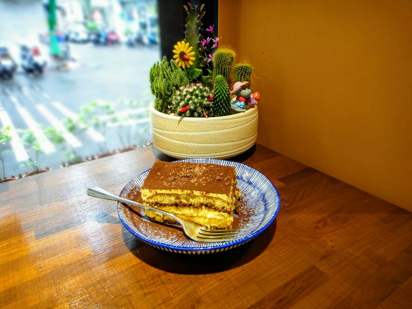 【美食】「來福咖啡 laifu coffee」新莊甜點咖啡廳推薦，輔大美食推薦、寵物友善餐廳 附菜單