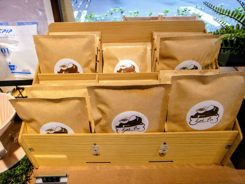 【美食】「來福咖啡 laifu coffee」新莊甜點咖啡廳推薦，輔大美食推薦、寵物友善餐廳 附菜單