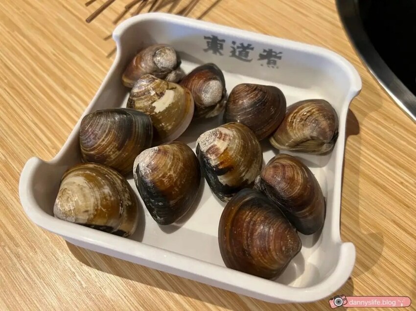 道地四川麻辣串串,在台灣也吃得到!想吃什麼自己拿,每串只要15元~麻而不辣,越吃越涮嘴~丹尼的吃喝玩樂 dannyslife.blog