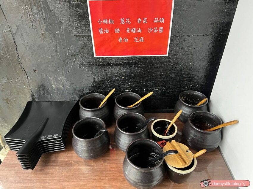 道地四川麻辣串串,在台灣也吃得到!想吃什麼自己拿,每串只要15元~麻而不辣,越吃越涮嘴~丹尼的吃喝玩樂 dannyslife.blog