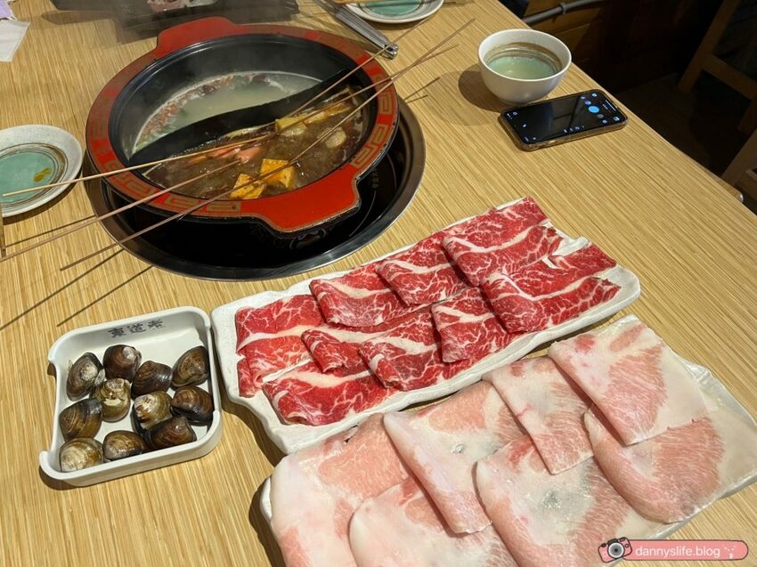 道地四川麻辣串串,在台灣也吃得到!想吃什麼自己拿,每串只要15元~麻而不辣,越吃越涮嘴~丹尼的吃喝玩樂 dannyslife.blog