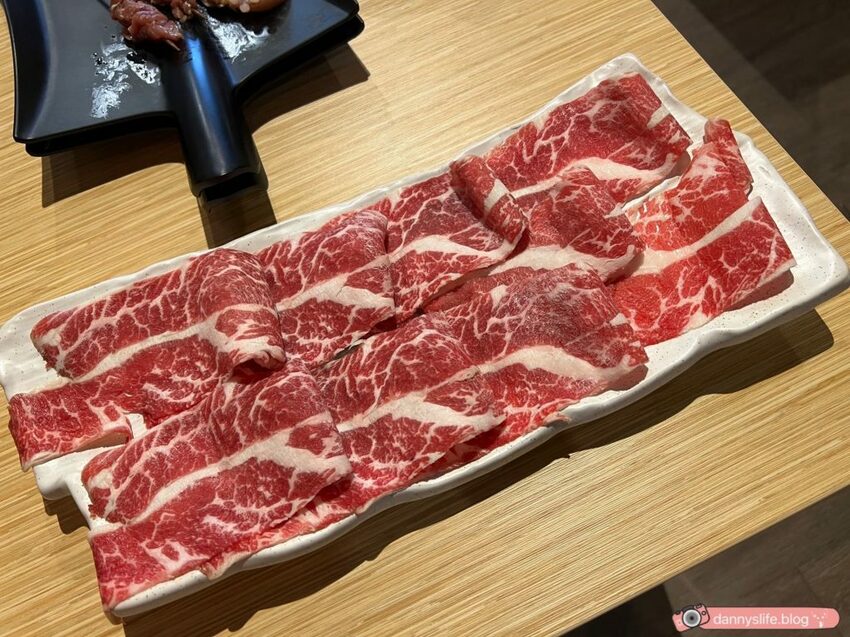 道地四川麻辣串串,在台灣也吃得到!想吃什麼自己拿,每串只要15元~麻而不辣,越吃越涮嘴~丹尼的吃喝玩樂 dannyslife.blog