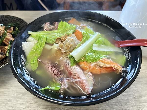 新北市貢寮區【新北。貢寮】馬崗漁港吃龍蝦|極東郵筒&極東咖啡館.嗨九蒸鮮小吃