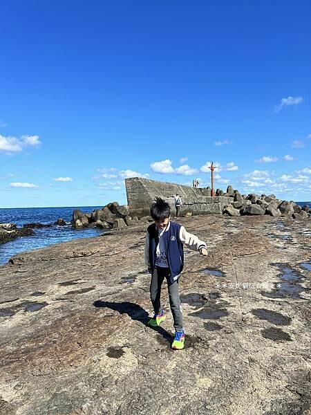 新北市貢寮區【新北。貢寮】馬崗漁港吃龍蝦|極東郵筒&極東咖啡館.嗨九蒸鮮小吃