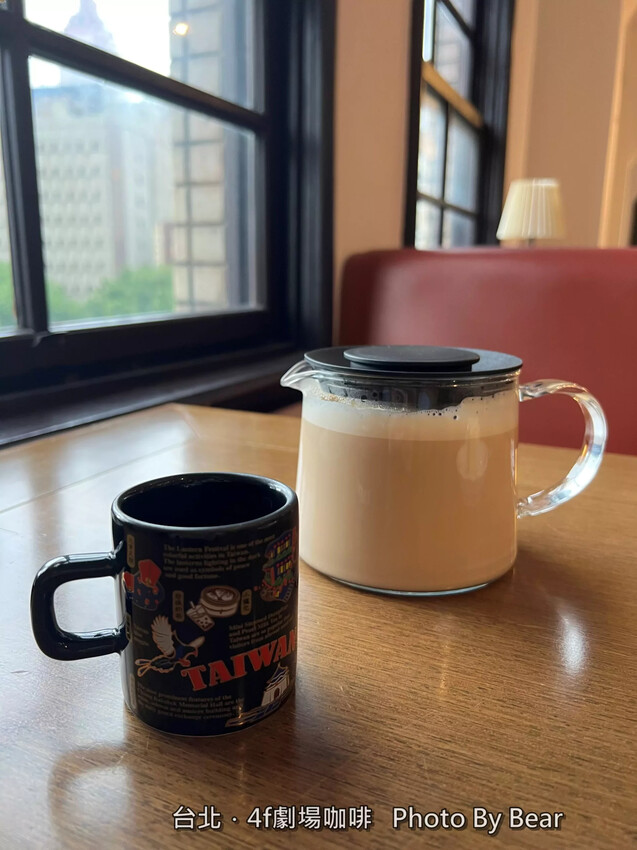 【台北】「4F劇場咖啡Le Promenoir Coffee．在古蹟裡喝咖啡，隱身中山堂裡的靜謚咖啡館（單品手沖/手作甜點