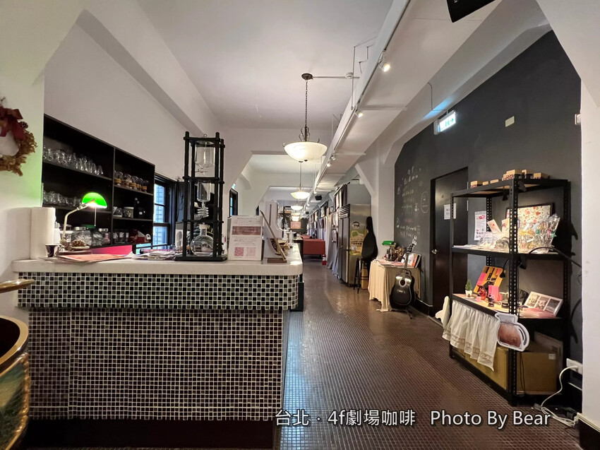 【台北】「4F劇場咖啡Le Promenoir Coffee．在古蹟裡喝咖啡，隱身中山堂裡的靜謚咖啡館（單品手沖/手作甜點