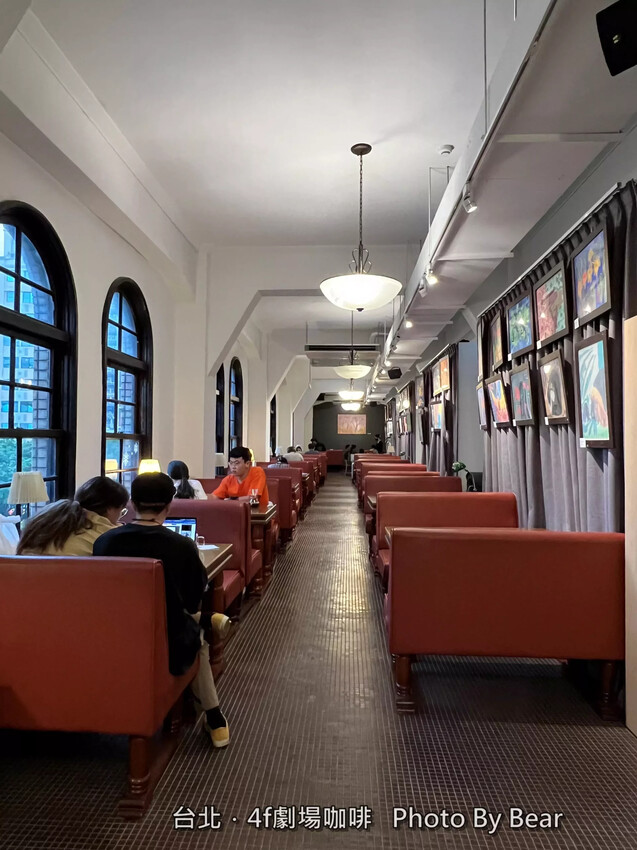 【台北】「4F劇場咖啡Le Promenoir Coffee．在古蹟裡喝咖啡，隱身中山堂裡的靜謚咖啡館（單品手沖/手作甜點