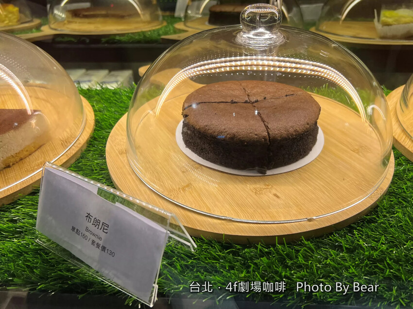 【台北】「4F劇場咖啡Le Promenoir Coffee．在古蹟裡喝咖啡，隱身中山堂裡的靜謚咖啡館（單品手沖/手作甜點