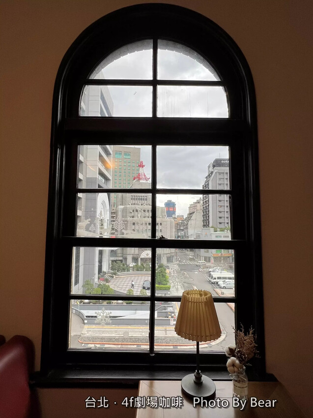 【台北】「4F劇場咖啡Le Promenoir Coffee．在古蹟裡喝咖啡，隱身中山堂裡的靜謚咖啡館（單品手沖/手作甜點