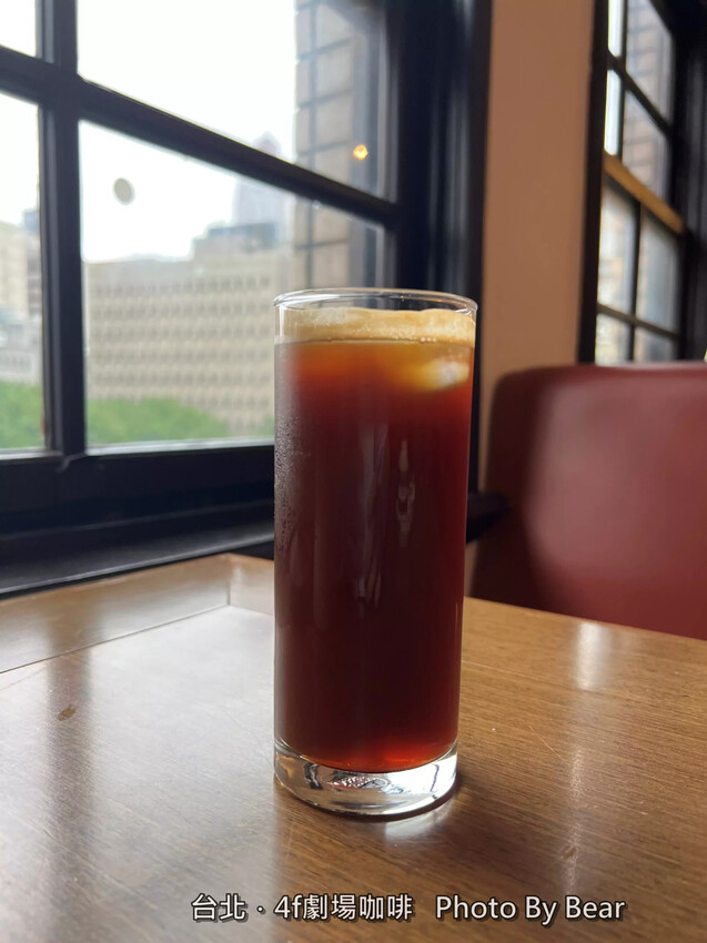 【台北】「4F劇場咖啡Le Promenoir Coffee．在古蹟裡喝咖啡，隱身中山堂裡的靜謚咖啡館（單品手沖/手作甜點